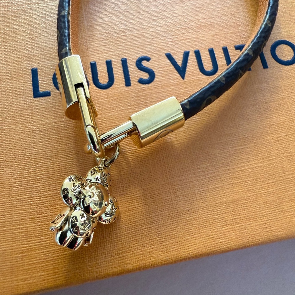 NIB Authentic Louis Vuitton Vivienne Bracelet  size 19